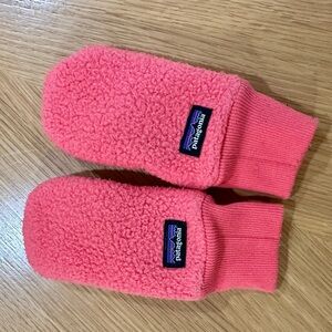 Patagonia Baby Pink Fleece Mittens